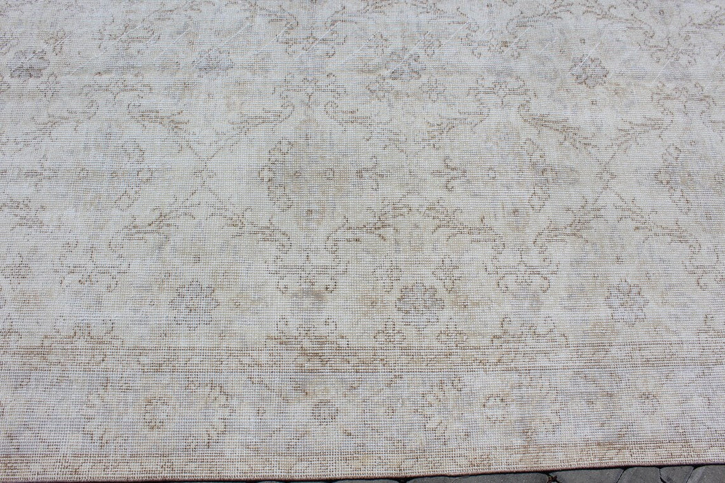 Vintage Hand-Knotted Turkish Rug 161cm x 270cm