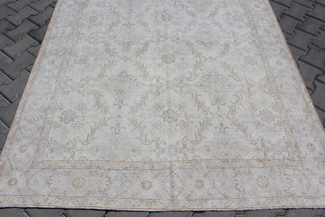 Vintage Hand-Knotted Turkish Rug 161cm x 270cm