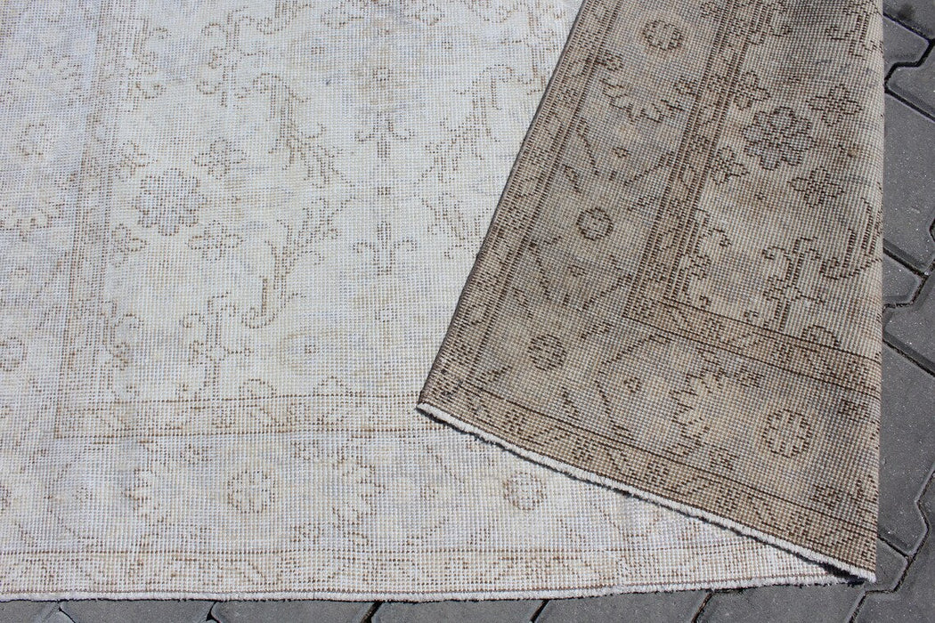 Vintage Hand-Knotted Turkish Rug 161cm x 270cm