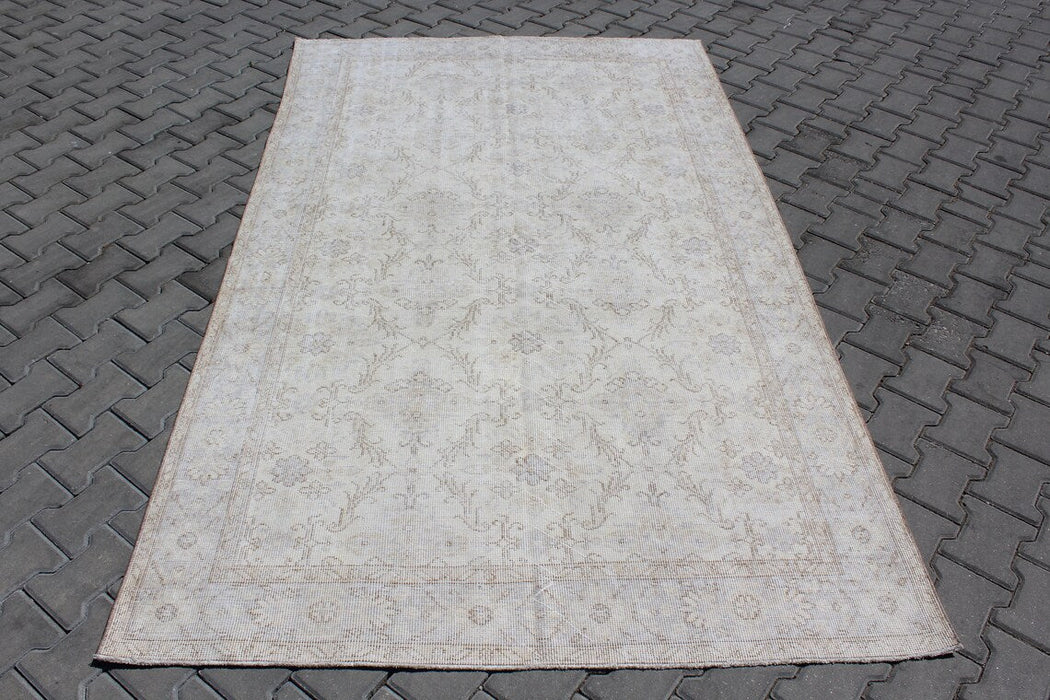 Vintage Hand-Knotted Turkish Rug 161cm x 270cm