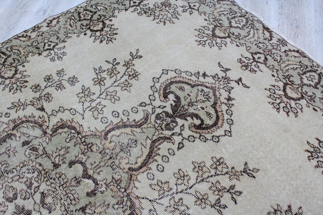 Vintage Hand-Knotted Turkish Rug 163cm x 262cm