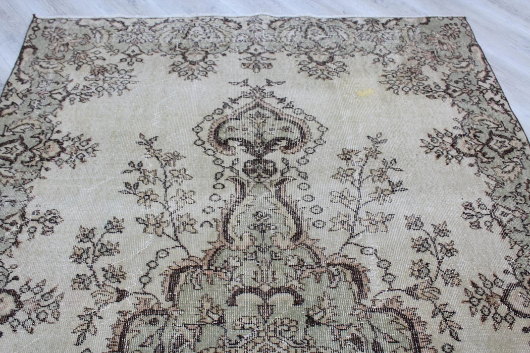 Vintage Hand-Knotted Turkish Rug 163cm x 262cm