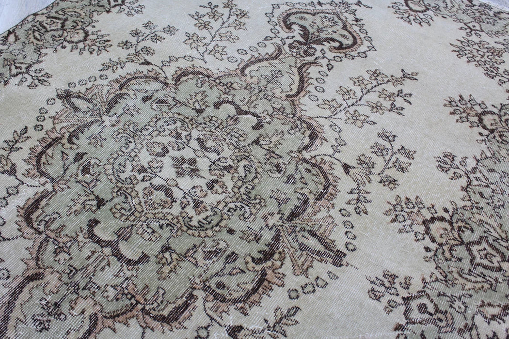 Vintage Hand-Knotted Turkish Rug 163cm x 262cm