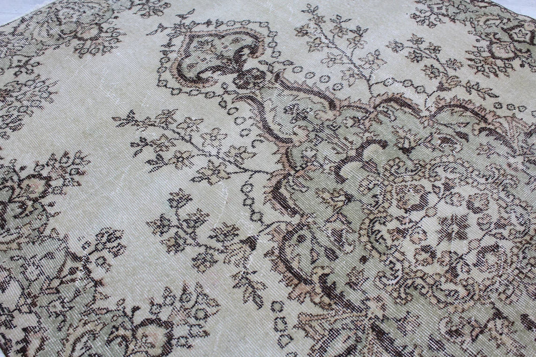 Vintage Hand-Knotted Turkish Rug 163cm x 262cm