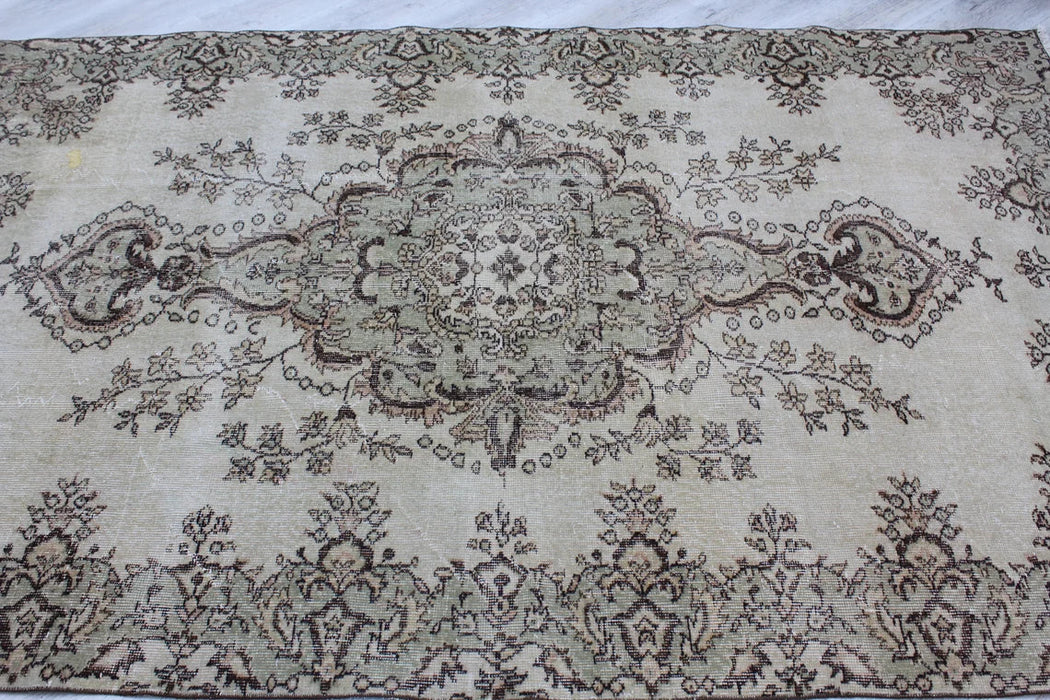 Vintage Hand-Knotted Turkish Rug 163cm x 262cm