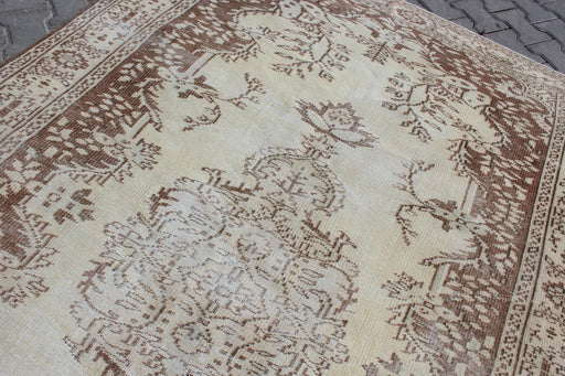 Vintage Hand-Knotted Turkish Rug 173cm x 270cm
