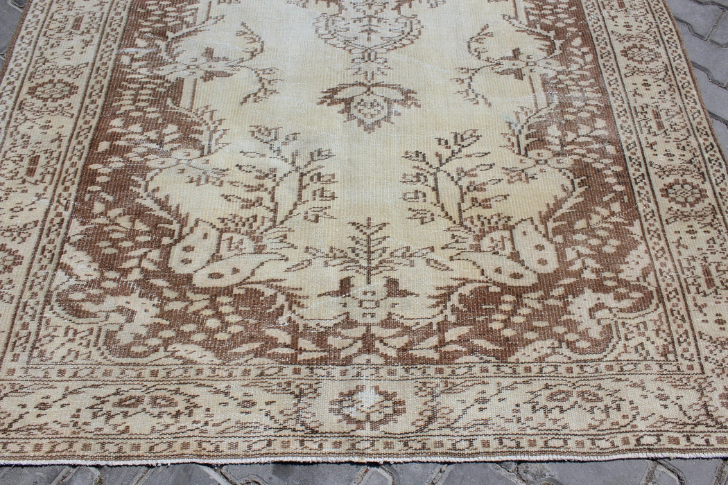 Vintage Hand-Knotted Turkish Rug 173cm x 270cm