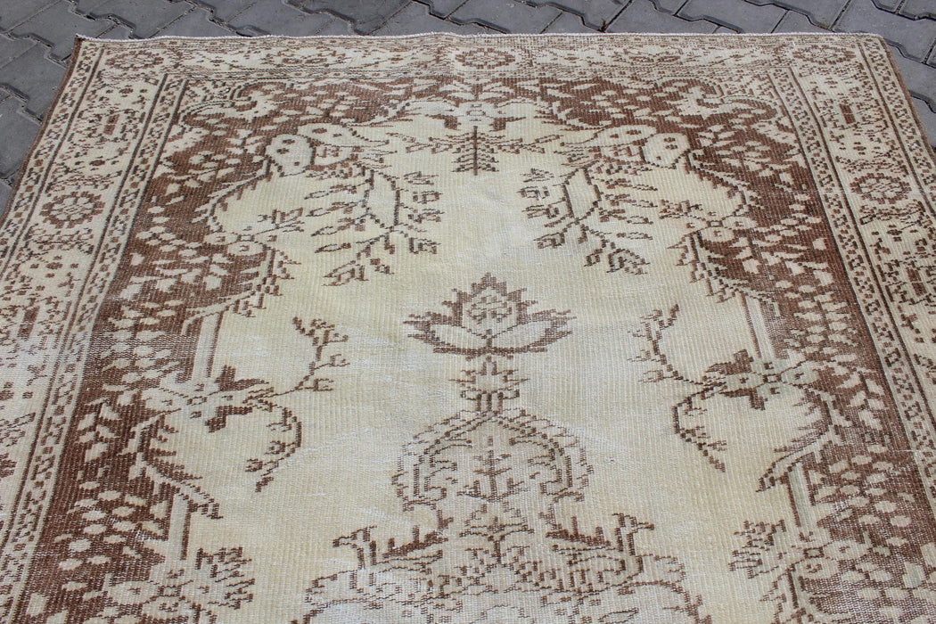 Vintage Hand-Knotted Turkish Rug 173cm x 270cm