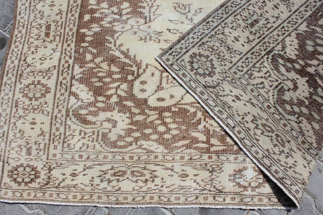 Vintage Hand-Knotted Turkish Rug 173cm x 270cm
