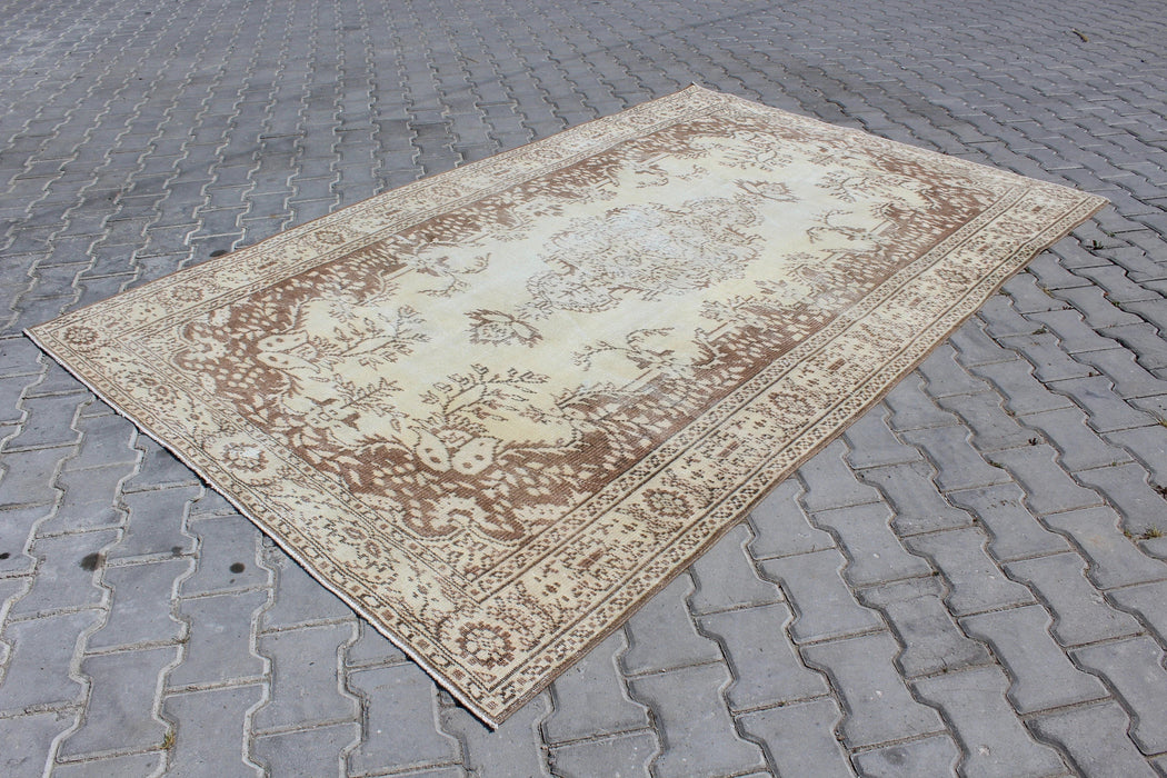 Vintage Hand-Knotted Turkish Rug 173cm x 270cm
