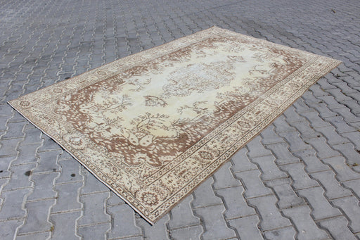 Vintage Hand-Knotted Turkish Rug 173cm x 270cm