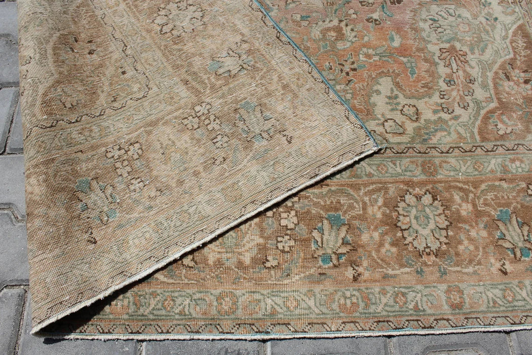 Vintage Hand-Knotted Turkish Rug 198 cm x 292 cm