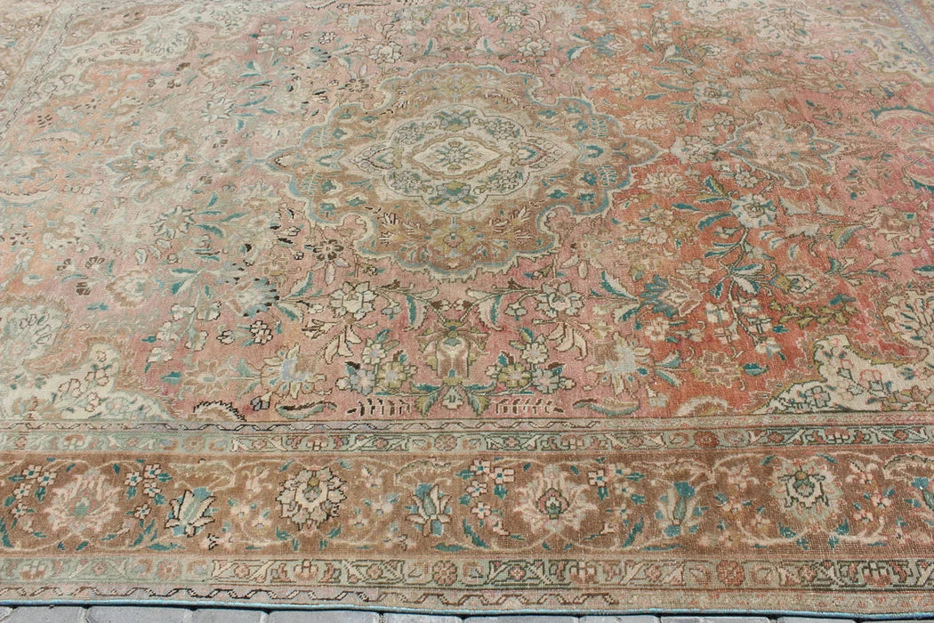 Vintage Hand-Knotted Turkish Rug 198 cm x 292 cm