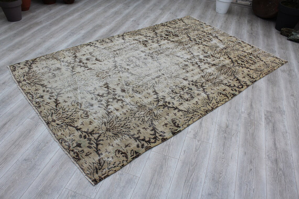 Vintage Hand-Knotted Turkish Rug 208 cm x 122 cm