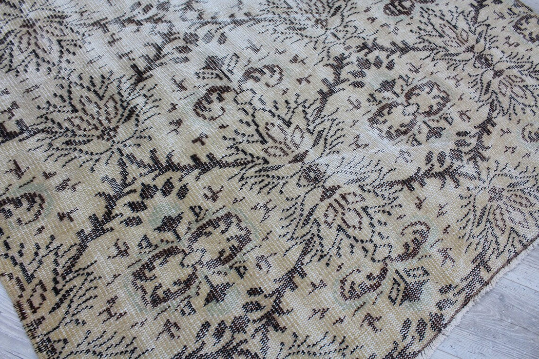 Vintage Hand-Knotted Turkish Rug 208 cm x 122 cm