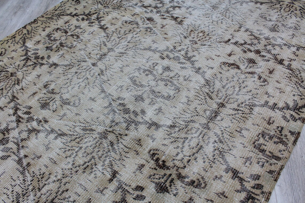 Vintage Hand-Knotted Turkish Rug 208 cm x 122 cm