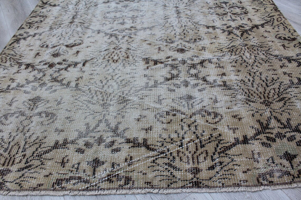 Vintage Hand-Knotted Turkish Rug 208 cm x 122 cm