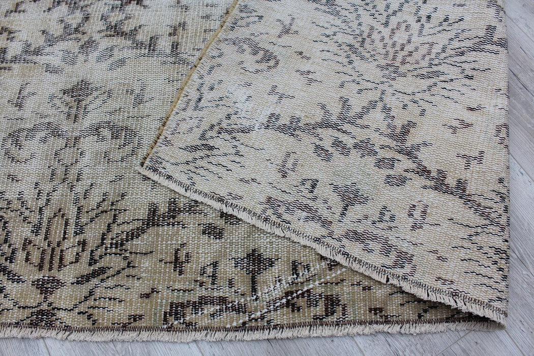 Vintage Hand-Knotted Turkish Rug 208 cm x 122 cm