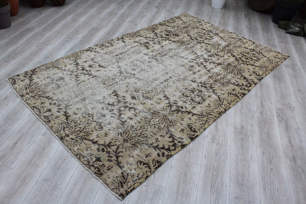 Vintage Hand-Knotted Turkish Rug 208 cm x 122 cm