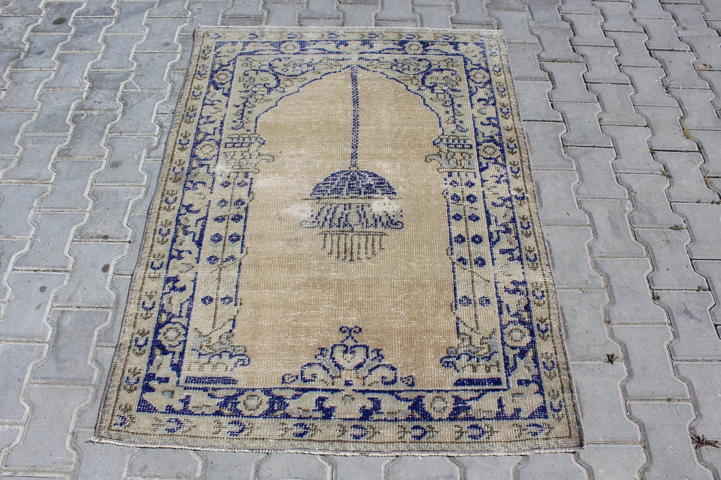 Vintage Hand-Knotted Turkish Wool Rug 110cm x 147cm