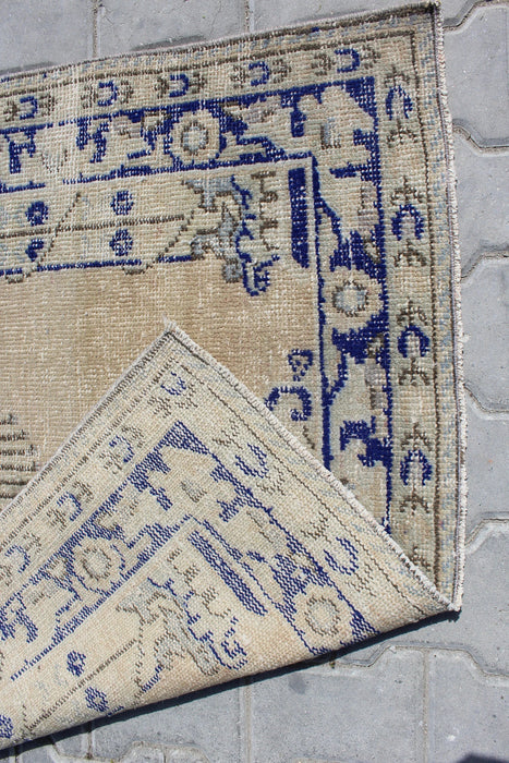 Vintage Hand-Knotted Turkish Wool Rug 110cm x 147cm
