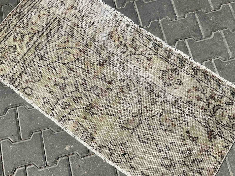 Vintage Hand-Knotted Turkish Wool Rug 130 cm x 62 cm