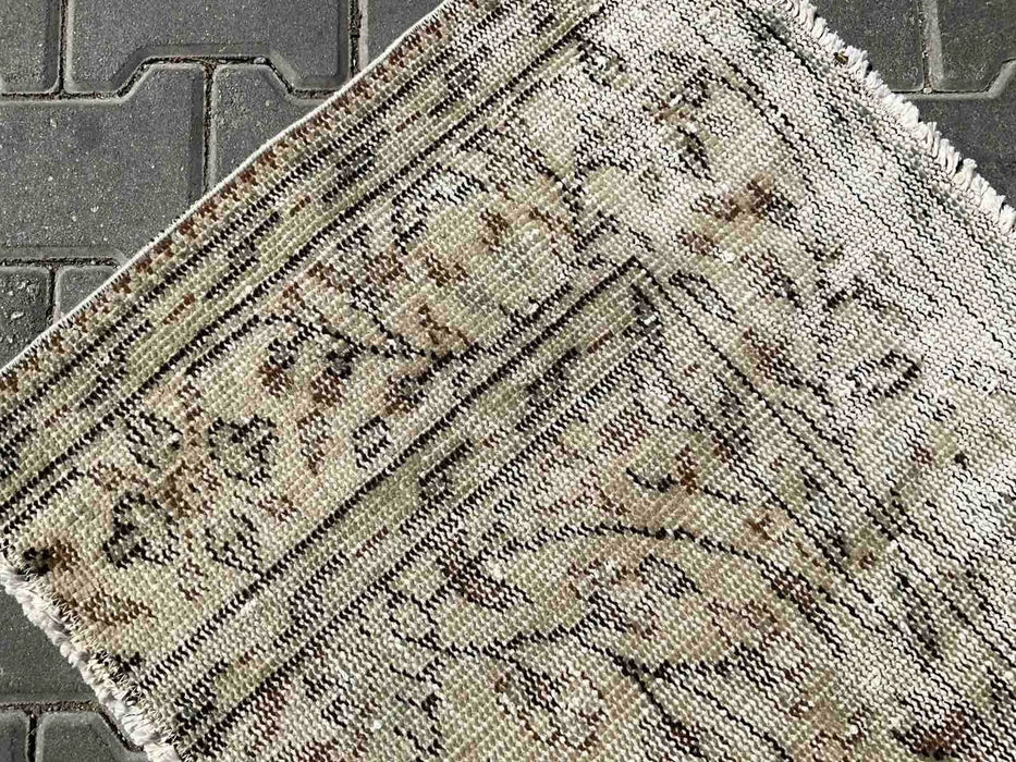 Vintage Hand-Knotted Turkish Wool Rug 130 cm x 62 cm