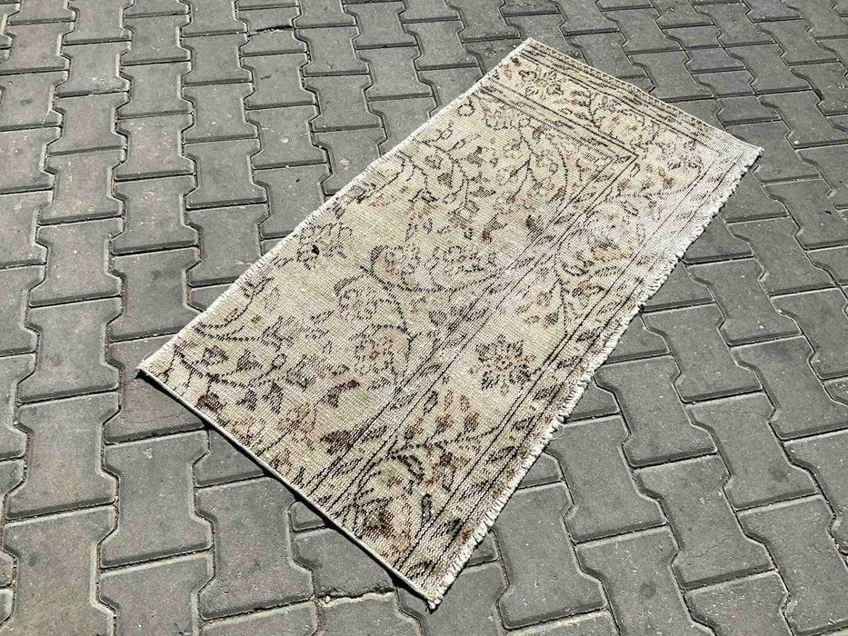Vintage Hand-Knotted Turkish Wool Rug 130 cm x 62 cm