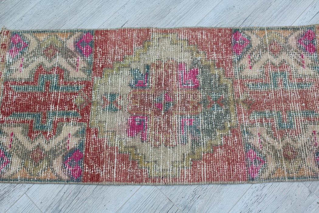 Vintage käsinsolmittu turkkilainen villamatto 42cm x 91cm