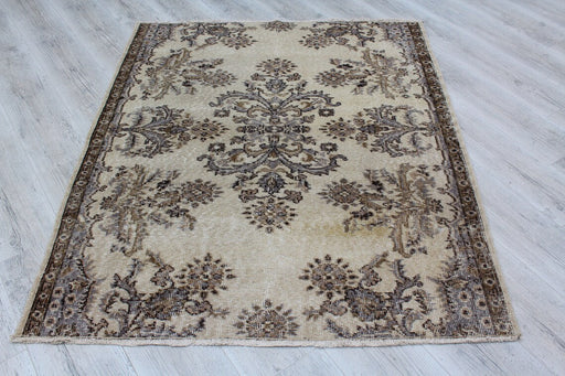 Vintage Hand-Knotted Wool Rug 123 cm x 145 cm Isparta Turkey