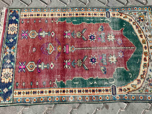 Vintage Hand-Knotted Wool Rug 131cm x 81cm Isparta Turkey