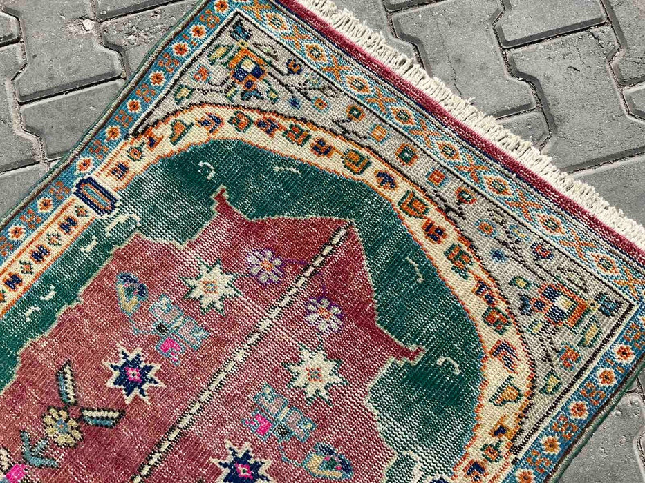 Vintage Hand-Knotted Wool Rug 131cm x 81cm Isparta Turkey