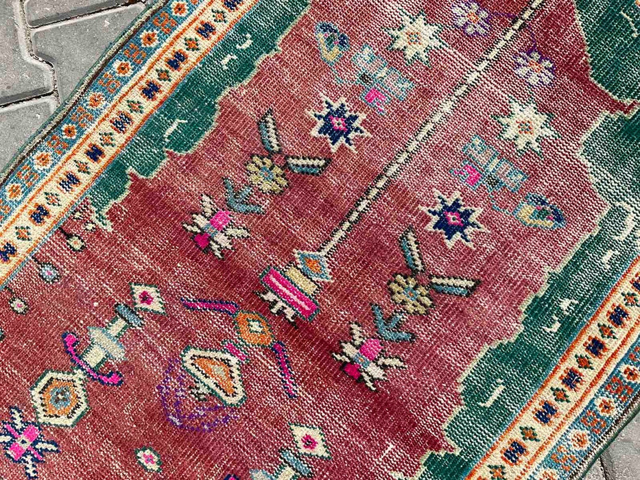 Vintage Hand-Knotted Wool Rug 131cm x 81cm Isparta Turkey