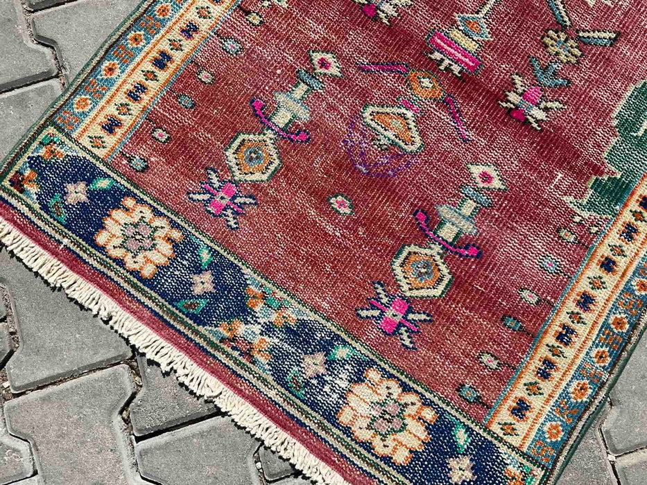 Vintage Hand-Knotted Wool Rug 131cm x 81cm Isparta Turkey