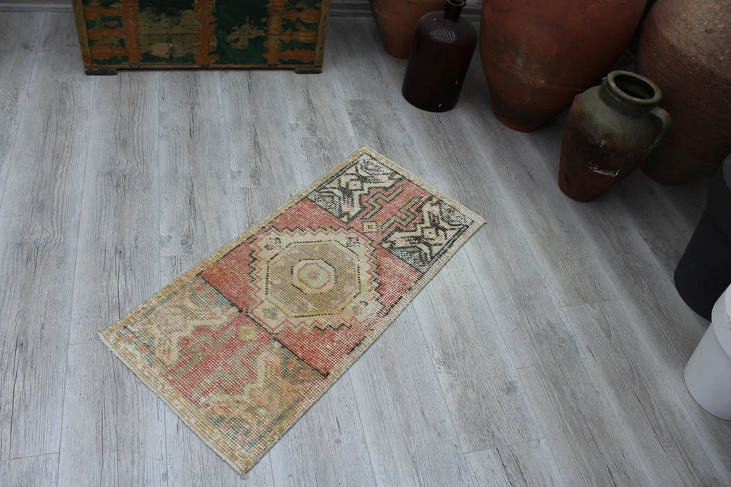 Vintage Hand-Knotted Wool Rug 43cm x 94cm Isparta Turkey