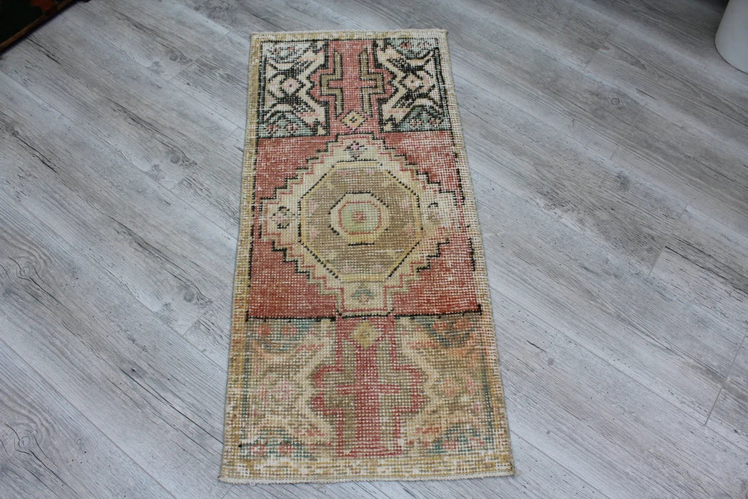 Vintage Hand-Knotted Wool Rug 43cm x 94cm Isparta Turkey