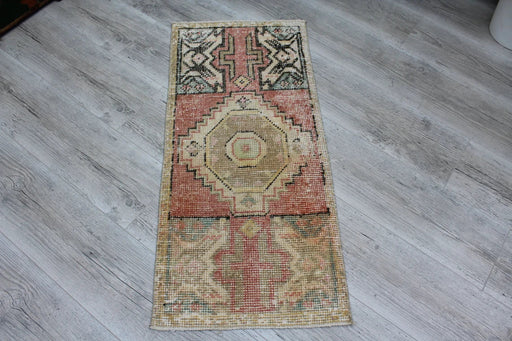 Vintage Hand-Knotted Wool Rug 43cm x 94cm Isparta Turkey