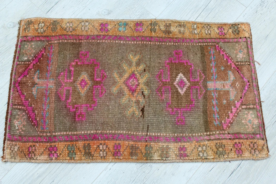 Vintage käsinsolmittu villamatto 44cm x 73cm Turkista