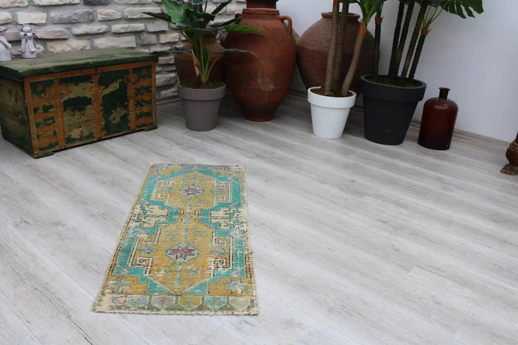 Vintage käsinsolmittu villamatto 46cm x 109cm turkki