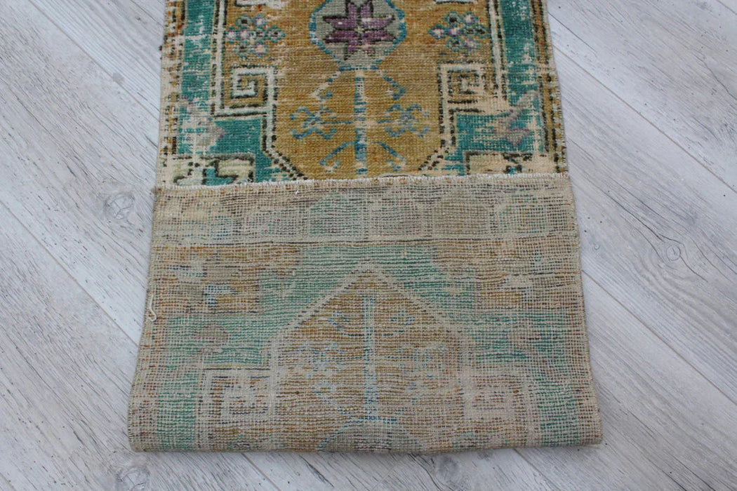 Vintage käsinsolmittu villamatto 46cm x 109cm turkki