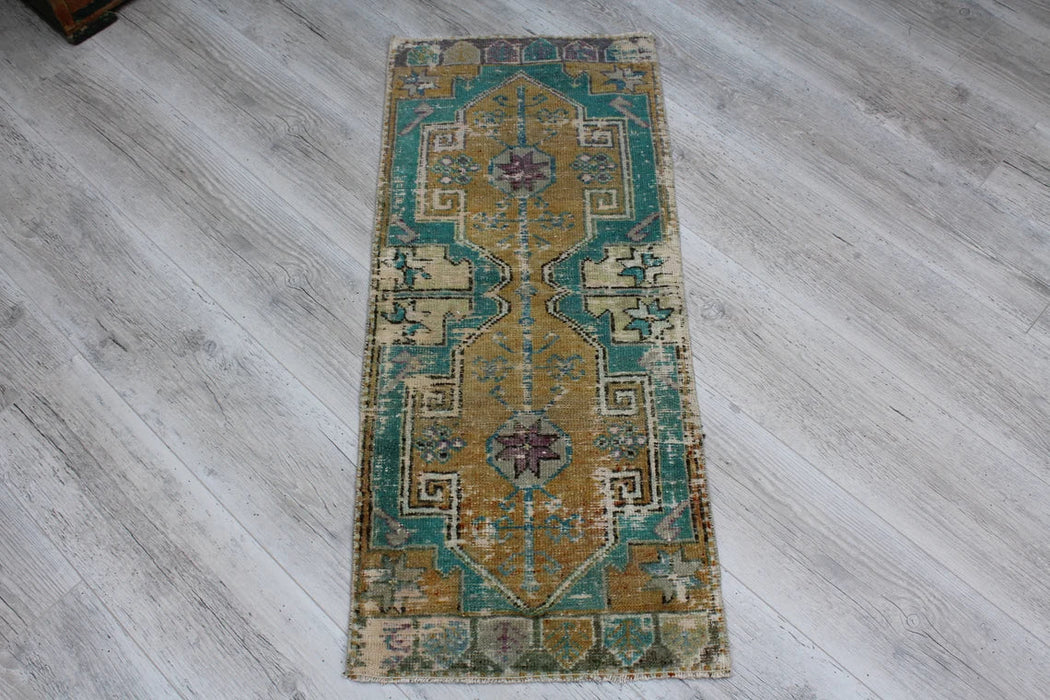 Vintage käsinsolmittu villamatto 46cm x 109cm turkki