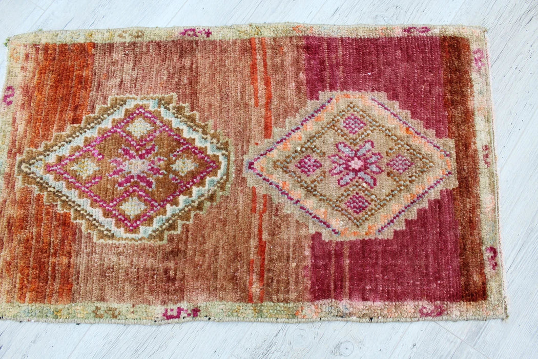 Vintage käsinsolmittu villamatto 46cm x 80cm Isparta Turkey