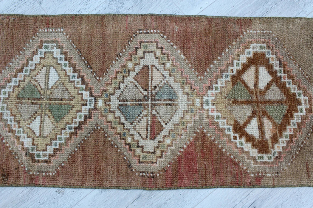 Vintage käsinsolmittu villamatto 46cm x 92cm Isparta Turkey