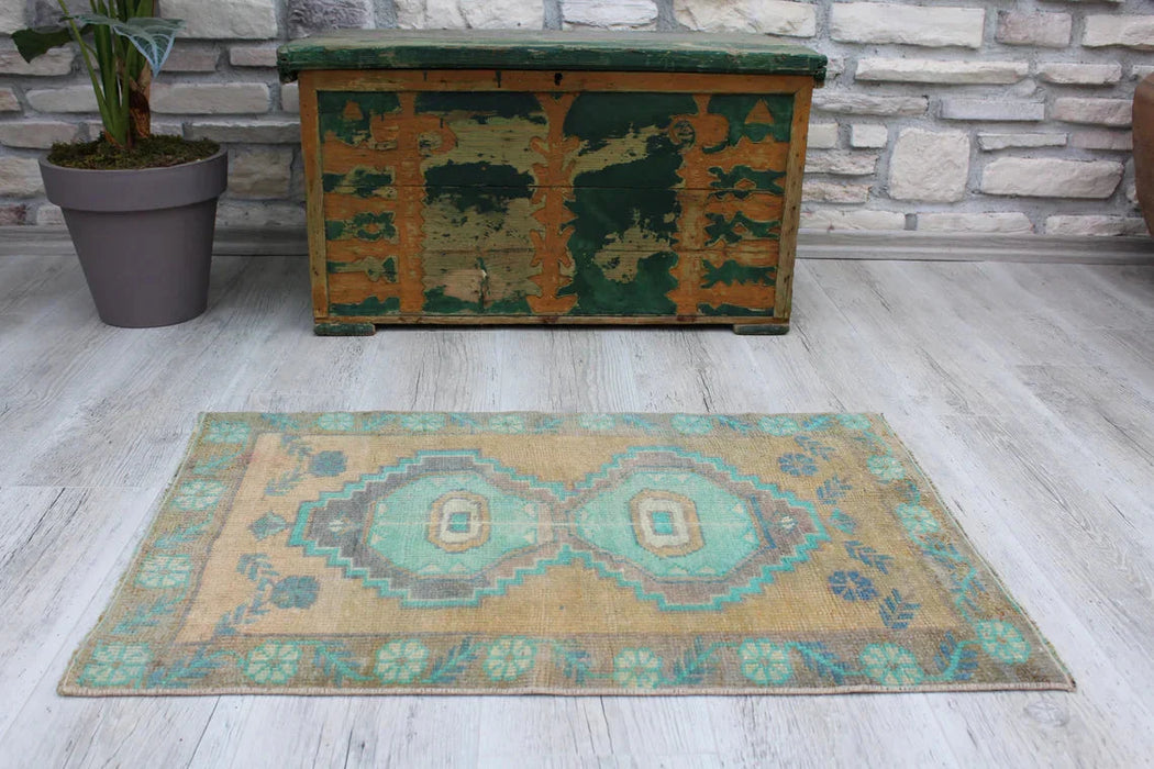 Vintage Hand-Knotted Wool Rug 57cm x 88cm Isparta Turkey
