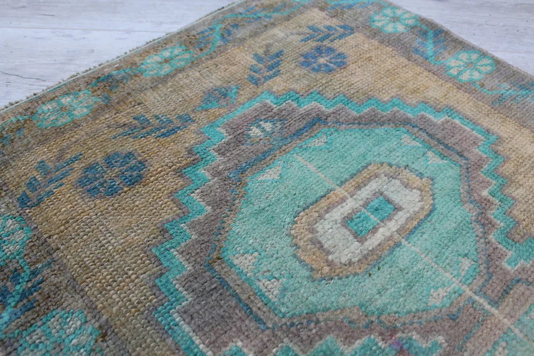 Vintage Hand-Knotted Wool Rug 57cm x 88cm Isparta Turkey