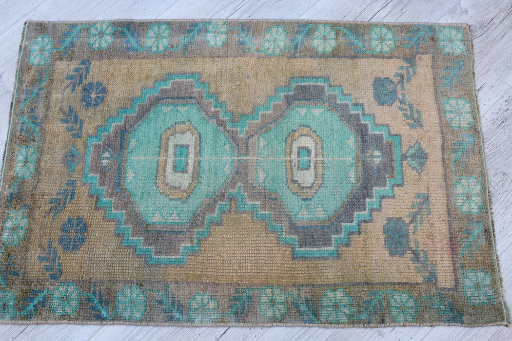 Vintage Hand-Knotted Wool Rug 57cm x 88cm Isparta Turkey