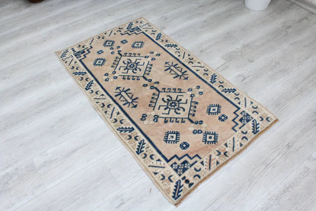 Vintage käsinsolmittu villamatto 71cm x 123cm Isparta Turkey