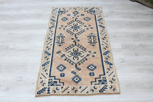 Vintage käsinsolmittu villamatto 71cm x 123cm Isparta Turkey