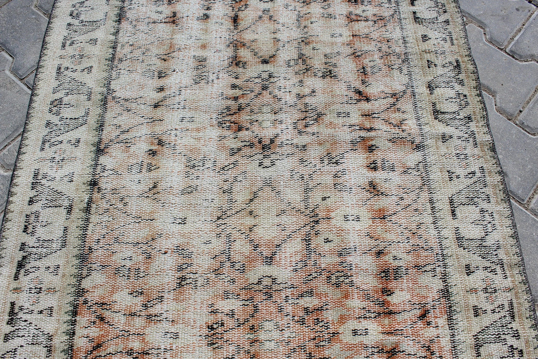 Vintage Hand-Knotted Wool Rug 89 x 193 cm Isparta Turkey
