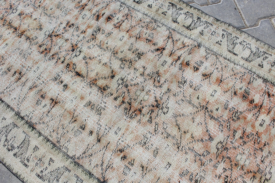Vintage Hand-Knotted Wool Rug 89 x 193 cm Isparta Turkey